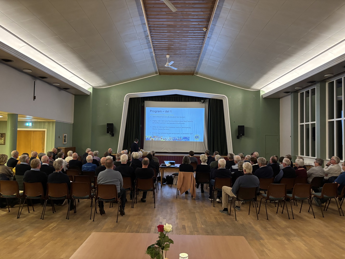 Besøk fra Lions Førerhundskole på Tingvang onsdag