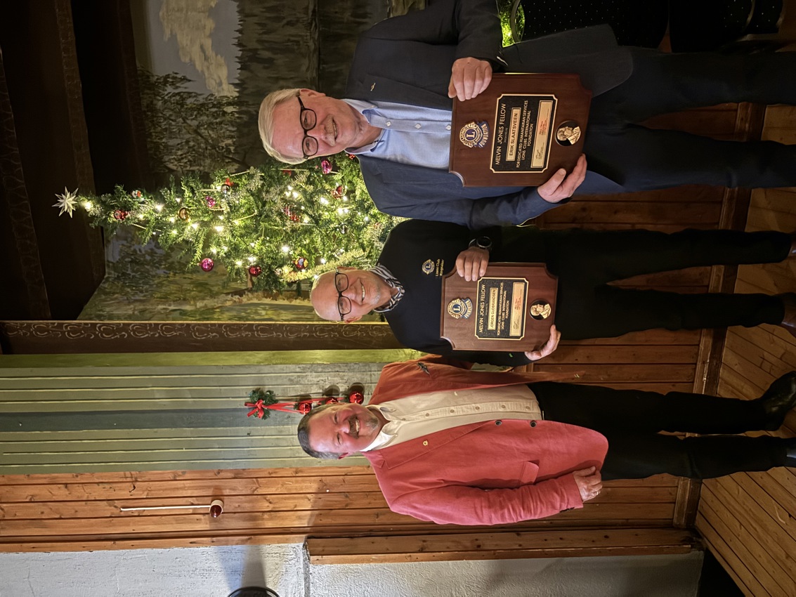 To medlemmer hedret på juleavslutningen