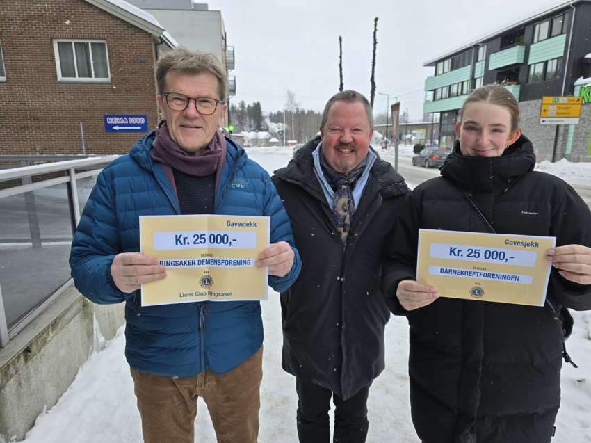 Gaveoverrekkelse etter Lions-konserten 2025